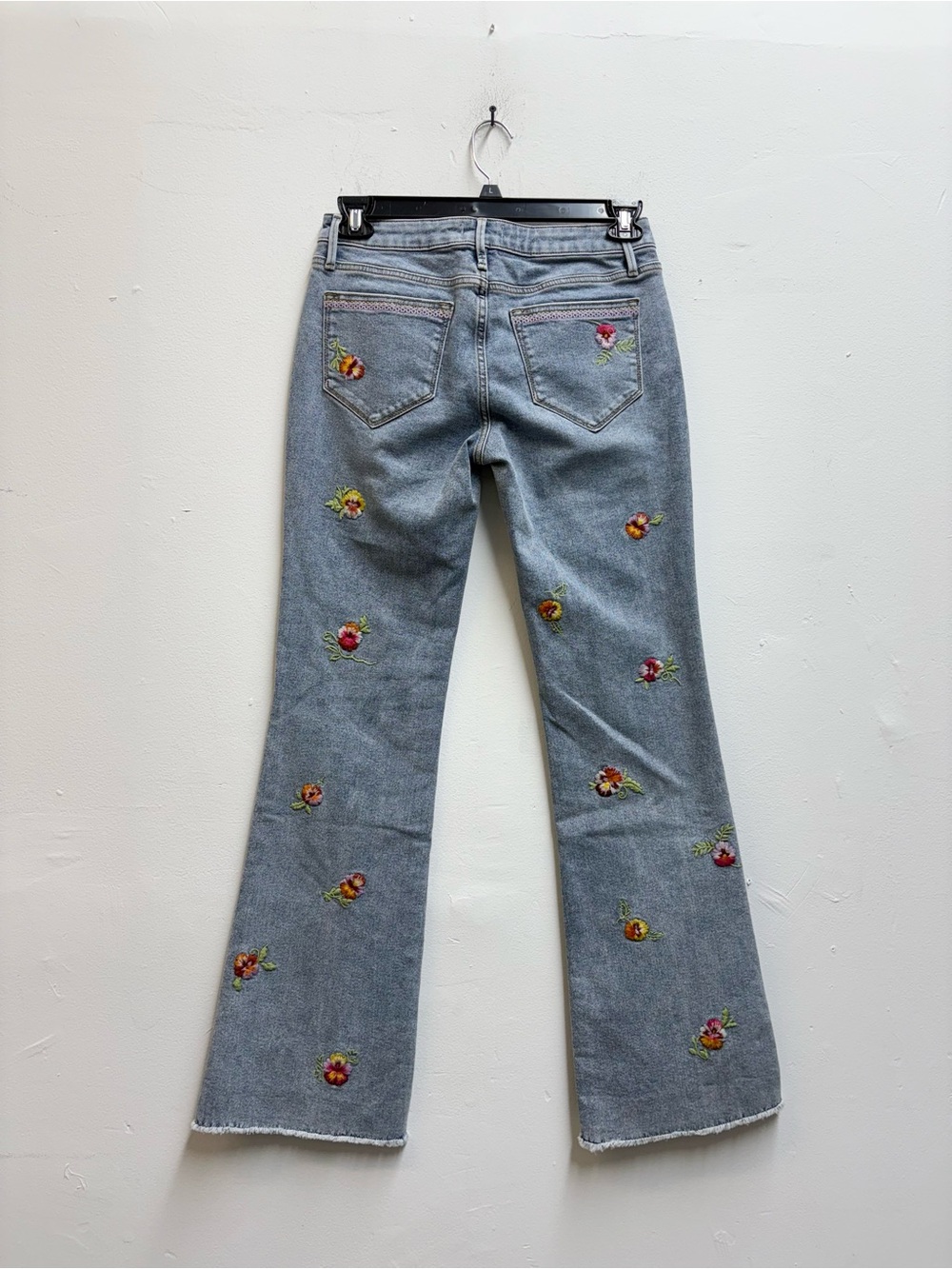Driftwood Eva Jeans Women’s Size 26 Floral Embroidered Flare Raw Hem Denim NWT - Picture 7 of 9